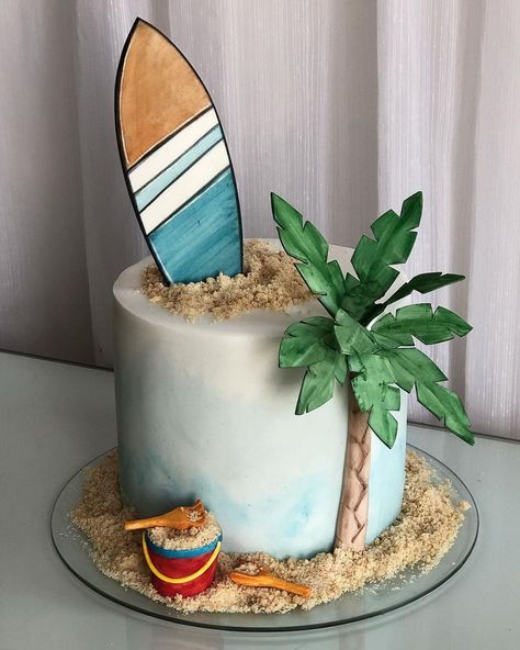 Tatiana Barros Cake & Sweet on Instagram: “Mimo... #bolopraia” Surfboard Cake, Tropical Cake Topper, Green Birthday Cakes, Surf Cake, Tropical Cake, Beach Themed Cakes, Birthday Bbq, Beach Cakes, 40th Birthday Cakes