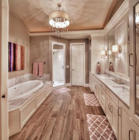 Expensive Bathroom, Bathroom Flooring Options, Best Bathroom Flooring, Houston Homes, Bilik Air, Pelan Rumah, Amazing Homes, Master Bathrooms, Casa Vintage