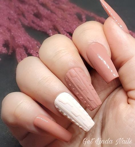 Athletic Nails, Nail Designs For Christmas, Nail Art Winter, Nails For Winter, Nail Polish Ideas, Faded Nails, Dragon Nails, November Nails, Nail Art Glitter