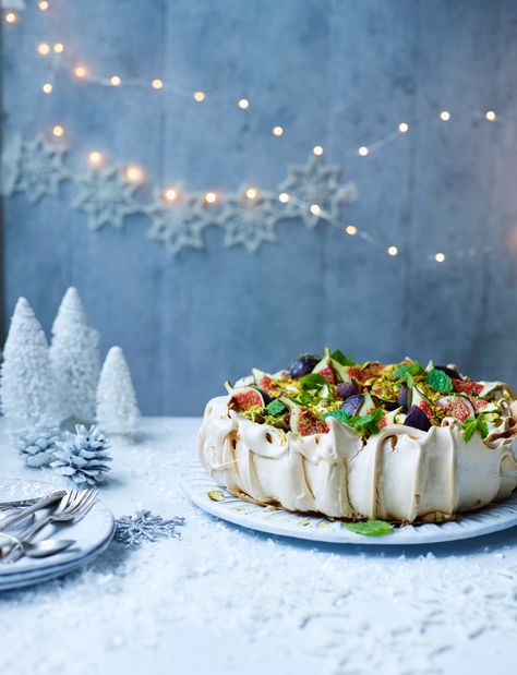 Whip up this stunning fig, pistachio and cinnamon pavlova recipe for a showstopping Christmas dessert. This Middle-Eastern inspired treat is packed with juicy figs and pistachios Australian Pavlova, Australian Pavlova Recipe, Fig Pistachio, Harry Chapin, Christmas Pavlova, Pavlova Dessert, Christmas Puddings, Fig Cake, Christmas Turkey