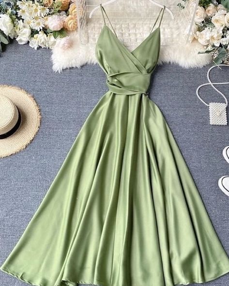 Slip Dress Prom, Grade 8 Grad Dresses, Fairy Vibe, Party Dress Summer, Backless Slip Dress, Women Party Dress, Looks Pinterest, Prom Dress Inspiration, Silky Dress