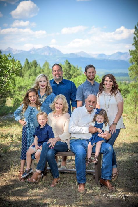 Large Family Pictures, Large Family Photography, Large Family Portraits, Large Family Poses, Outdoor Family Portraits, Summer Family Pictures, Big Family Photos, Extended Family Photos, Large Family Photos