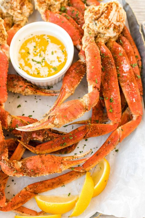 Snow Crab Legs Recipe Boiled, Crab Leg Recipes Boiled, Dungeness Crab Legs, Steamed Crab Legs, Crab And Shrimp Recipe, Cooking Crab Legs, Cooking Crab, Crab Legs Recipe, Best Low Carb Snacks