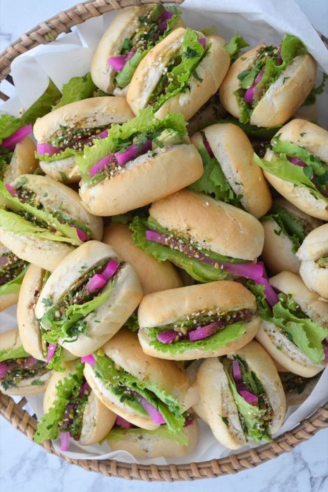 Perfect your picnic with these easy-to-make dinner rolls! Just 3 simple steps to a savoury snack that everyone can enjoy. Ideal for any gathering! 🥖🌿 Hummus Dinner, Easy To Make Dinners, Dinner Rolls Recipe, Homemade Hummus, Picnic Food, Savory Snacks, Healthy Ingredient, Dinner Rolls, Rolls Recipe