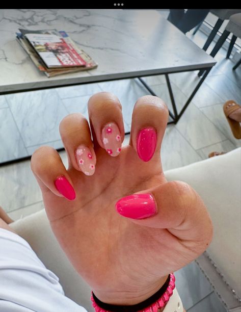 Cute Hot Pink Acrylic Nails, Nails 2023 Trends Back To School, Spring Break Nails Short Almond, Nails 2023 Trends Preppy, Summer Nails Builder Gel, Cute Spring Break Nails Almond, Preppy Summer Nails Short Almond, Preppy Nails Design, Nails Acrylic Back To School 2023