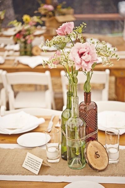 Beach Centerpieces, Wine Bottle Centerpieces, Vintage Wedding Table, Deco Champetre, Bottle Centerpieces, Tafel Decor, Wedding Bottles, Rustic Wedding Centerpieces, Wine Bottle Diy