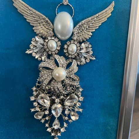 I Created This One Of A Kind Angel From Refurbished Jewelry, Crystal, Rhinestones Pearls On A Beautiful Caribbean Blue Velvet In A Silver Frame That Will Accent Any Home Beautifully, She Is In A Wood Frame. Measurements Are In Photos. She Can Be Placed On A Wall Or Table. Vintage Jewelry Art Projects, Old Jewelry Repurposed, Jewelry Angel, How To Make Metal, Jeweled Picture Frame, Jeweled Picture, Repurposed Necklace, Jeweled Christmas Trees, Jewelry Repurposed