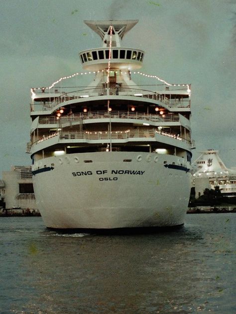 Tampa Cruise Port, Miami Cruise Port, Old Cruise Ship Aesthetic, Marseille France Cruise Port, Southampton Cruise Port, Cruising 1980, Cruise Liner, Walk The Earth, Old Florida