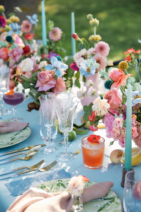 Bright Color Tablescape, Garden Party Wedding Tablescape, Wedding Table Colorful, Patterned Table Cloth Wedding, Colorful Tablescapes Wedding, Unique Wedding Ideas Creative Decor, Bright Wedding Table, Garden Party Tablescapes, Lover Themed Wedding