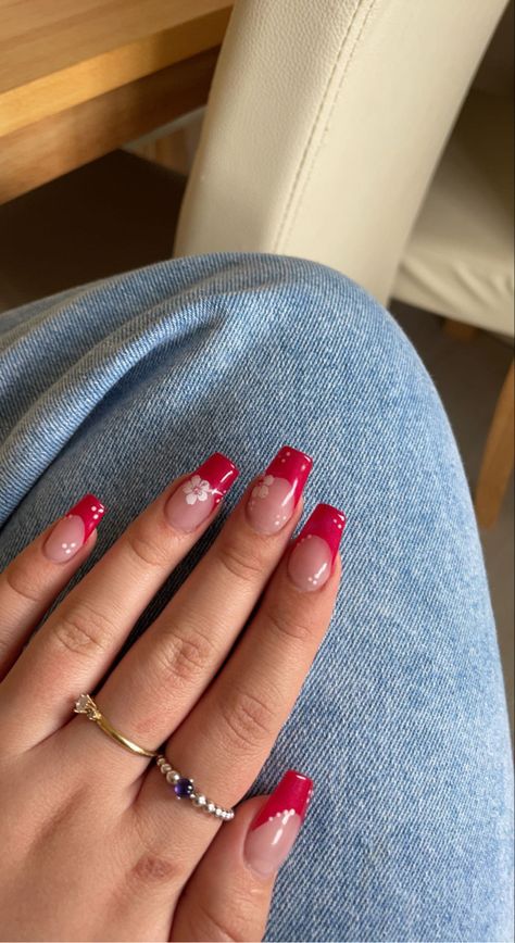 #nails #flowers #flowernaildesigns #red #rings #nailideas Red Tip Nails With Flowers, Red Flower French Tip Nails, Red Nails Acrylic Summer, Red French Tip With Flowers, Red Grad Nails, Red Nails With Flower Design, Nail Designs Red And Pink, Red Nails Gems, Red Nail Designs Square