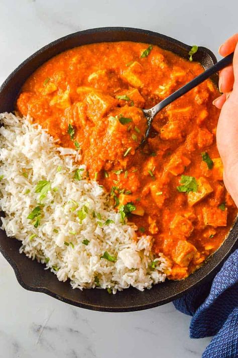 This easy vegan tofu curry recipe is full of Indian flavors and spices, tempered with creamy coconut milk. It's like a delicious healthy vegan low-calorie one-pot no-fry no-press version of butter paneer! Just blend up the sauce ingredients, poach the tofu in it, add the coconut milk and reduce for 20 minutes. Add it to your curry recipes collection now! Tofu Indian Recipes, Easy Tofu Curry, Indian Tofu, Tofu Coconut Curry, Recipes Indian Vegetarian, Vegetarian Recipes Tofu, Curry Tofu, Vegan Tikka Masala, Butter Paneer