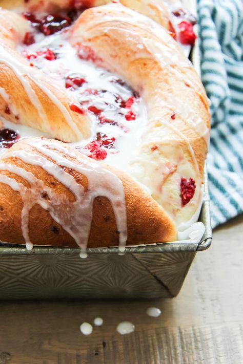 Let your bread machine make the sweet dough for this delicious Raspberry Twist Bread Recipe! This bread is soft, sweet and loaded with raspberry flavour! A perfect bread for breakfast or brunch. And it's easy to make, I promise. Raspberry Bread Recipes, Raspberry Bread Recipes Easy, Raspberry Twist Bread, Kneaders Raspberry Bread Pudding, Bread Recipe Bread Machine, Raspberry Bread Pudding, Recipe Bread Machine, Twist Bread, Bread For Breakfast