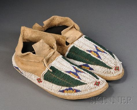 Pair of Youth-size Central Plains Beaded Hide Moccasins Native American Moccasins, Lakota Sioux, Beaded Moccasins, Native Dress, Native American Clothing, Plains Indians, Buffalo Bill, Native American Beadwork, Fancy Hats