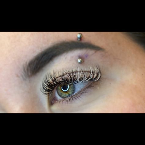 Black and white hybrid eyelash extensions Black And White Eyelash Extensions, Black And White Lash Extensions, White Eyelash Extensions, Black And White Lashes, Hybrid Eyelash Extensions, White Lashes, Facial Art, Natural Fake Eyelashes, Lash Extentions