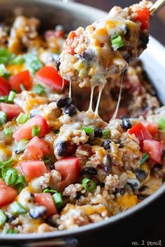 One-Pan Chicken Burrito Bowls Crockpot Chicken Burrito Bowl, Burrito Chicken, Clean Eating Crockpot, 21 Day Fix Recipes, Breakfast Favorites, Beachbody Recipes, Chicken Burrito, Chicken Burrito Bowl, Clean Eating For Beginners