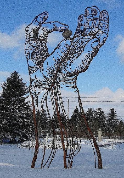 Made from 100% recycled scrap metal | By Canadian artist Dave Hind It's ability to show what is behind it allows for a different perspective from different angles.  The level if detail put into this is also very impressive. And I wonder how did they make it so big? Metal Tree Wall Art, Hand Sculpture, Sculpture Metal, Powerful Art, Metal Art Welded, Metal Art Diy, Welding Art, Scrap Metal Art, Art How