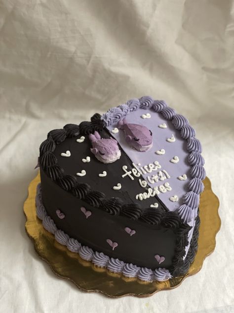 Pastel Purple Birthday Theme, Black And Purple Birthday Cake, Dark Purple Cake, Purple And Black Cake, Bentos Cake, Korea Cake, Lambeth Cake, Purple Cakes Birthday, Bts Cake