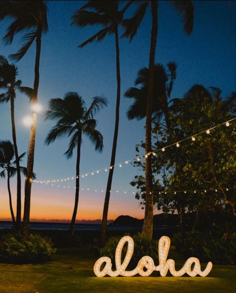 Aloha Wedding Sign, Hawaiian Wedding Theme, Hawaiian Wedding Themes, Aloha Sign, Hawaii Beach Wedding, Beach Themed Party, Hawaiian Wedding, Maui Weddings, Hawaii Beaches