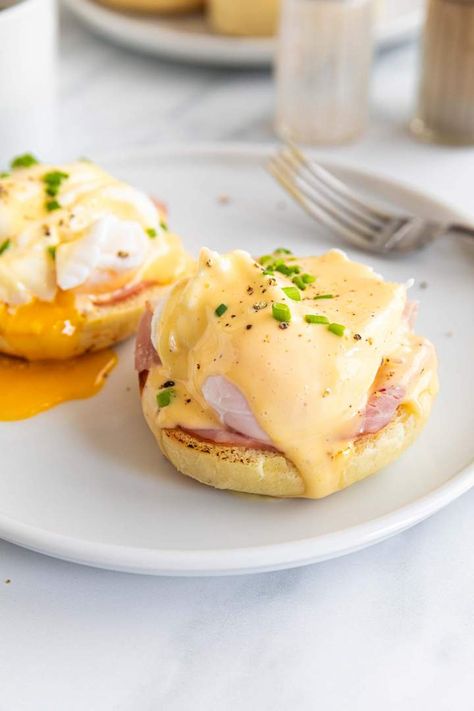 The Best Eggs Benedict is a simple, yet fancy breakfast recipe that you will love. Poached eggs with easy homemade hollandaise sauce, ham, and English muffin. Learn how to make the best eggs Benedict for 2 following this straightforward recipe and recipe video. #eggsbenedict #breakfastrecipe #breakfastideas #breakfastdate #breakfastfortwo Best Eggs Benedict, The Best Eggs, Best Eggs, Egg Benedict, Fancy Breakfast, Bawang Bombay, Eggs Breakfast, Egg Recipes For Breakfast, Hollandaise Sauce