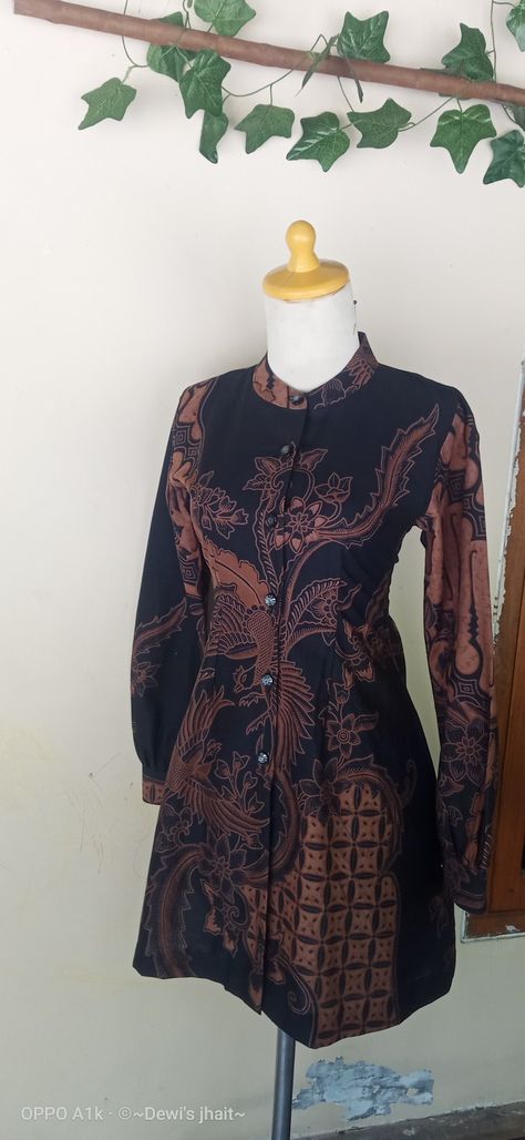 baju batik ustadah MIISTa klego 
#penjait boyolali,,Dewi's_jhait Tunik Batik Kerja Modern, Model Tunik Batik Modern, Model Tunik Batik, Batik Modern Fashion Style, Batik Formal, Model Blouse Batik, Blazer Batik, Dress Batik Modern, Design Batik