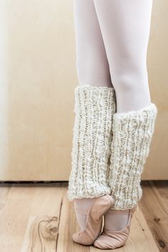 Knit Leg Warmers Free Pattern, Knit Leg Warmers Pattern, Ballet Leg Warmers, Leg Warmers Pattern, Crochet Leg Warmers, Chunky Knitting Patterns, Knit Leg Warmers, Chunky Knitting, Vogue Knitting