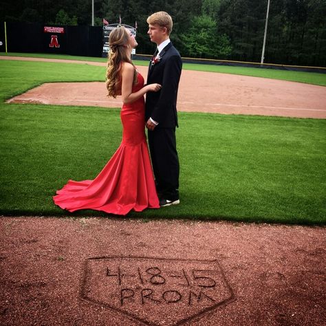 Prom Pictures Couples Baseball, Softball Prom Pictures, Baseball Prom Pictures, Homecoming Pics, Prom Pictures Couples Black, Prom Pictures Group, Baseball Couples, Hoco Pictures, Prom 2k17