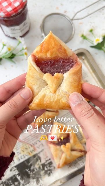 Love Letter Puff Pastry, Cottage Core Baking, How To Make Pastry, Puff Pastry Recipes, Pinterest Recipes, Quick Recipes, Puff Pastry, Easy Baking, 3 Ingredients