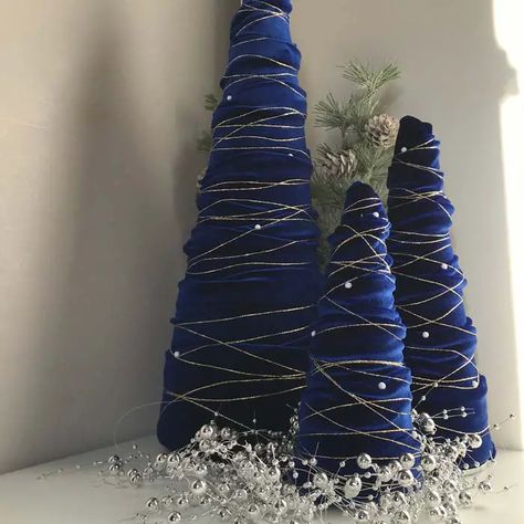 Royal Blue Velvet Christmas Tree #Christmas #blue #decorations #decorhomeideas Blue Diy Christmas Decorations, Navy White Christmas Decor, Silver Diy Christmas Decorations, Diy Blue And Silver Christmas Decor, Blue And Silver Winter Decor, Christmas Blue Centerpieces, Velvet Christmas Trees, Christmas Blue Decor Ideas, Diy Blue Christmas Ornaments