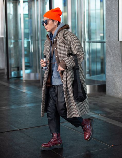 They Are Wearing: New York Fashion Week Men’s Fall 2019 [PHOTOS] – WWD Wooly Hat, Mode Dope, Big Coat, Mens Fall Outfits, Mantel Outfit, Haute Couture Dress, New York Fashion Week Men, Orange Hat, Fall Outfits Men