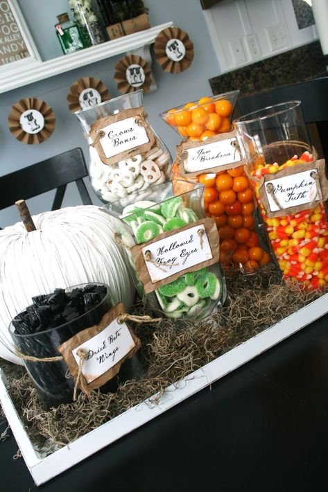 dollar store glass jars and labels? easy and effective!  love the grass to add more texture to a dessert platter Halloween Candy Bar, Dekorasi Halloween, Teen Halloween, Candy Display, Halloween Dinner, Halloween Decorating, Birthday Halloween Party, Halloween Inspiration, Halloween Recipes