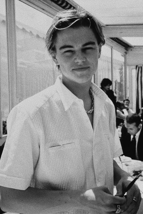 leonardo dicaprio Leonardo Dicaprio 90s, Young Leonardo Dicaprio, Black And White Photo Wall, Hey Handsome, Spring Hair Color, Leo Dicaprio, Black And White Aesthetic, Picture Collage, Guy Pictures