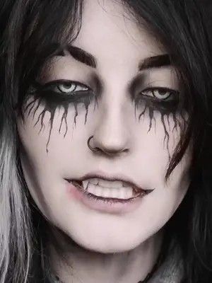 Tear Stained Makeup, Cool Emo Makeup, Plague Doctor Makeup, Creepy Goth Makeup, Scary Eyeliner, Goth Corpse Paint, Necromancer Makeup, Cryptid Makeup, Creepy Eye Makeup