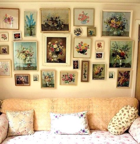 Granny chic : Floral wall art    wanna try this one ("granny chic" this is right up my alley) Granny Chic Decor, Framed Pictures, Granny Chic, Salon Style, Shabby Chic Homes, Inspiration Wall, Floral Wall Art, My New Room, Floral Wall