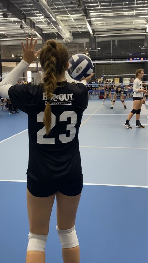 Volleyball Motivation, Volleyball Photography, Volleyball Wallpaper, Volleyball Photos, Volleyball Skills, Sport Life, Ball Aesthetic, Volleyball Inspiration, Volleyball Tips