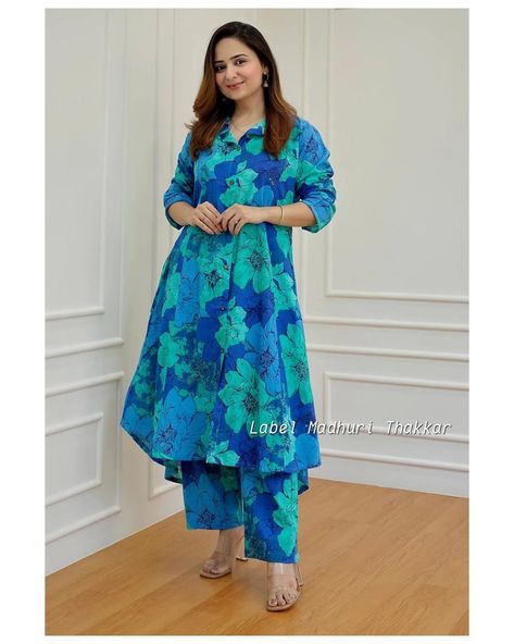 Indian suits Cotton Suit Designs, Unique Fashion Outfits, Set Kurti, A Line Kurti, Stylish Kurtis Design, Sets Outfit, Casual Dresses Plus Size, Dress Book, Kurti Designs Latest