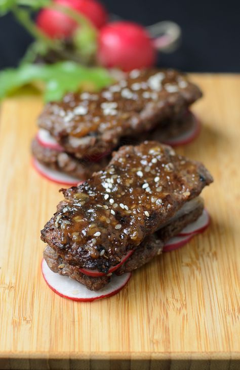 Beef Patty with Asian Pear/ Sanjeok is a Korean beef patties mix with mashed Asian pear. Sanjeok Recipe, Korean Ingredients, Asian Pear, Korea Food, Red Meat Recipes, Beef Patties, Korean Recipes, Korean Beef, Beef Patty