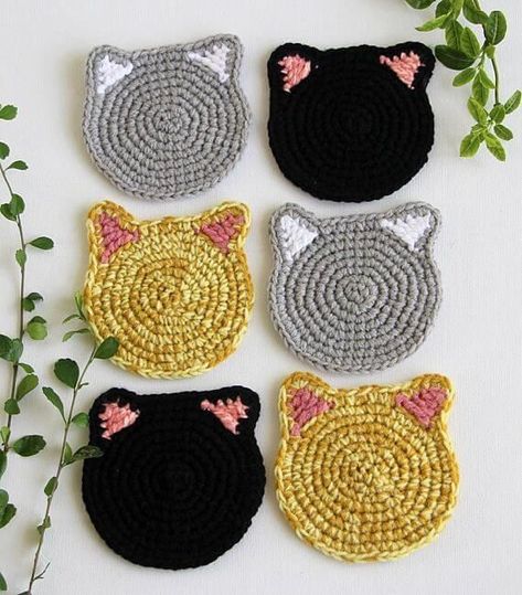 Crocheted Coasters, Crochet Chicken, Crochet Coaster Pattern, Crochet Potholders, Easter Crochet, Crochet Applique, Diy Crochet Projects, Crochet Rug, Crochet Coasters