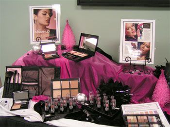 Colour Cosmetics Display Vendor Table Display, Mary Kay Christmas, Vendor Ideas, Expo Ideas, Makeup Themes, Vendor Table, Ideas For Makeup, Selling Mary Kay, Mary Kay Party