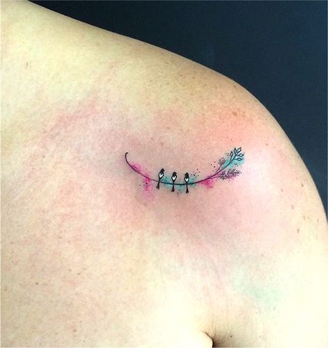 Mom Baby Tattoo, Mutterschaft Tattoos, Little Bird Tattoos, Traditional Heart, Baby Tattoo Designs, Baby Tattoo, Tattoo Bird, Small Girly Tattoos, Mom Tattoo Designs