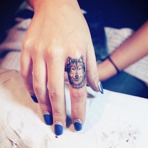 Wolf Face Tattoo, Cool Finger Tattoos, Small Wolf Tattoo, Cute Finger Tattoos, Finger Tattoo For Women, Finger Tats, Finger Tattoo Designs, Wolf Tattoo Design, Cute Tiny Tattoos