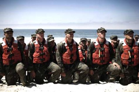 SEALs in training in California might find themselves in enemy territory, with only their survival kits -- and wits -- to keep them alive. Navy Seal Training, Seal Team 6, Naval Special Warfare, Survival Kits, A Seal, Navy Seal, Career Tips, Homestead Survival, Business Training