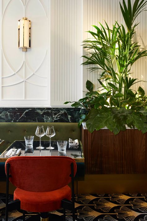 Humbert & Poyet: Beefbar Paris – Martyn White London Paris Restaurants Interior, Interior Art Deco, Art Deco Room, Architecture Art Nouveau, Interior Architects, Booth Seating, Dining Room Seating, Paris Restaurants, Luxury Dining