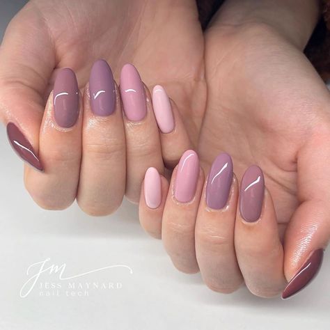 #Repost @jessmaynard_nails ・・・ Petal, Ophelia, Mulberry, Deepest Mauve and Cacao🙌🏼 @the_gelbottle_inc @tgbacademy . #tgbbrandambassador… Multicoloured Nails, Ongles Beiges, Neutral Nail Designs, Mauve Nails, Nude Nail Designs, Gradient Nails, Dip Powder Nails, Neutral Nails, Chic Nails