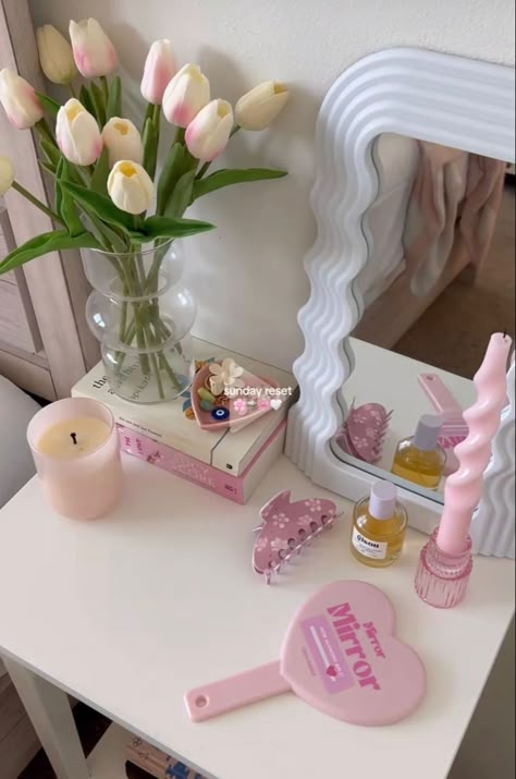 Pink Night Stand Decor, Cute Nightstand Setup, Pink Nightstand Decor, Room Decor Pink Aesthetic, Night Stand Ideas Aesthetic, White And Pink Room Aesthetic, Cute Nightstand Decor, Cute Rugs For Bedrooms, Cute Bedside Table