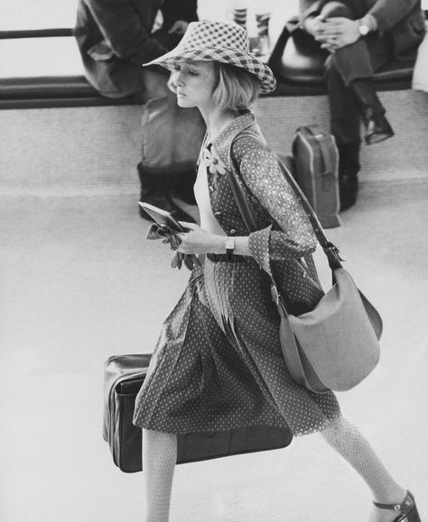 Tracing the Evolution of the Coach Bag From the ’60s to Today Coach Vintage Handbags, Bonnie Cashin, Bags Online Shopping, Vintage Coach Bags, Iconic Bags, Women Bags Fashion, New Fashion Trends, Branded Handbags, Vintage Coach