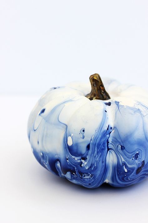 White Pumpkin Decor, Pumpkin Decorating Ideas, Project D, Fall Home Decor Ideas, Painted Pumpkin, Creative Pumpkins, Pumpkin Art, Pumpkin Decor, Pumpkin Painting