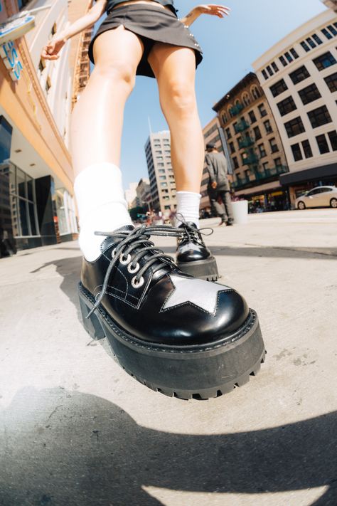 excuse platform Perspective Photoshoot Angles, Shoe Reference Photo, Aesthetic Shoe Pictures, Shoes From Different Angles, Fish Eye Perspective Drawing Reference, Shoes Pics Aesthetic, Fish Eye Drawing Perspective, People Wearing Shoes, Shoe Poses