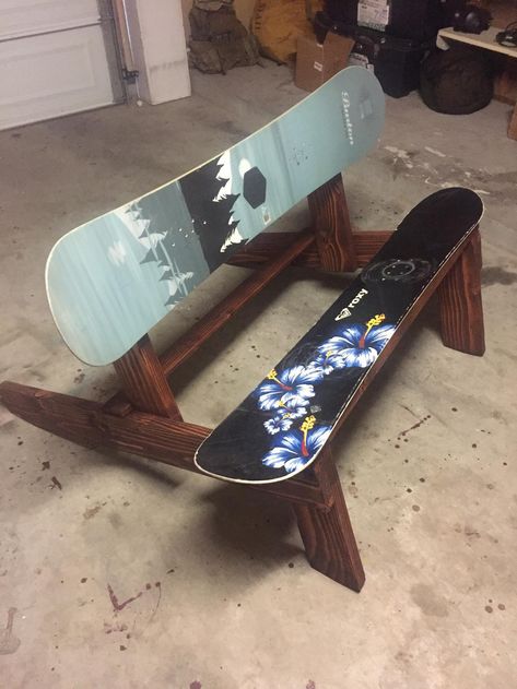 DIY Snowboard Bench - Album on Imgur Ski Furniture, Snowboard Bench, Timber Projects, Skateboard Furniture, Diy Bench Seat, Snowboard Art, Old Skis, Downtown Living, Ski Art