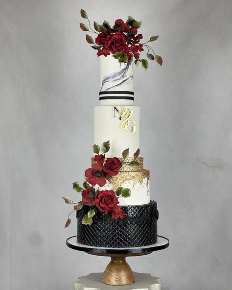 Black White Red Wedding Cake, Rain Cake, Ruby Cake, Apple Cake Pops, Black And Gold Cake, Winter Cakes, Cake Competition, Ivory Wedding Cake, Black And White Wedding Cake