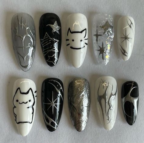 Creepy Acrylic Nails, Kpop Inspired Nails, Ongles Goth, Grad Nails, Membentuk Alis, Fake Nails Designs, Punk Nails, Grunge Nails, Goth Nails